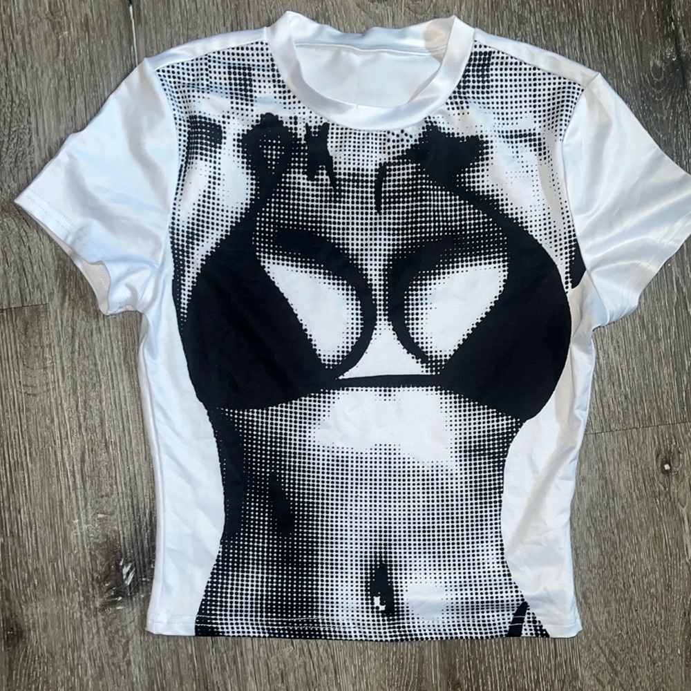 Small polyester, graphic design T-shirt